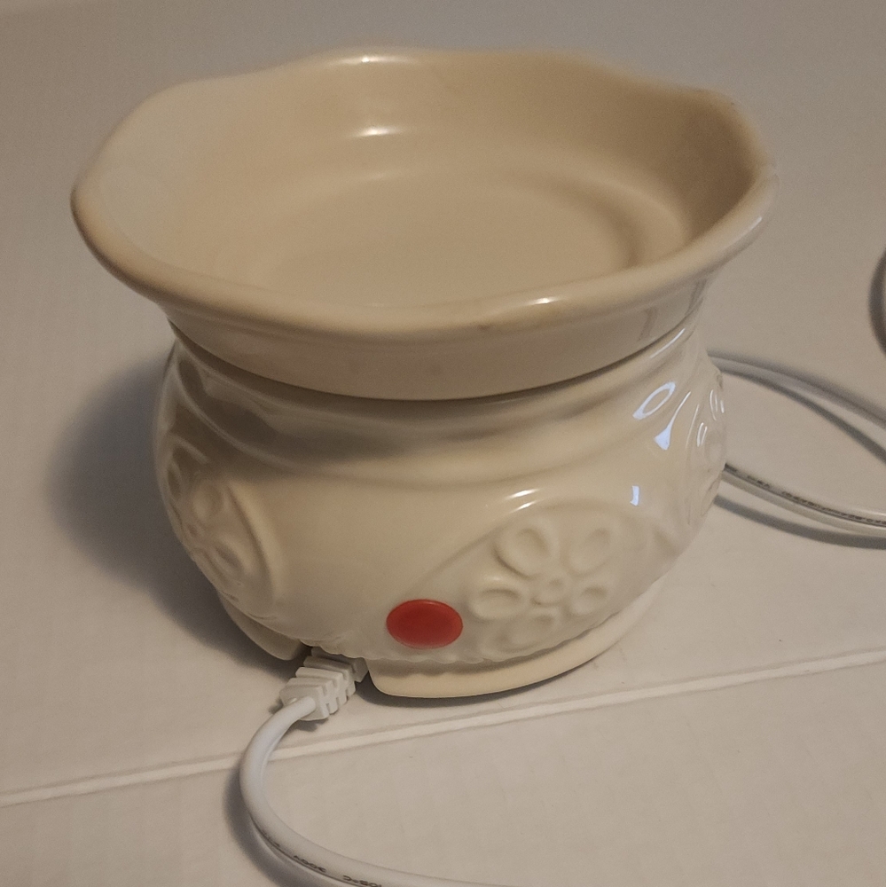 Johnson and Son ivory ceramic electric wax warmer - Picture 2 of 4